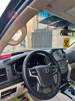 تۆیۆتا لاند کروزەر